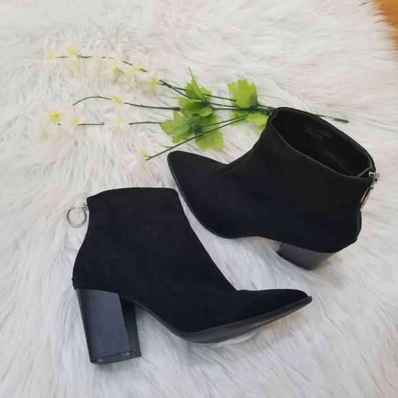 Pointed Toe Suede Black Ankle Boots With Heel Size 7.5, With Zipper Closure. - Picture 2 of 16